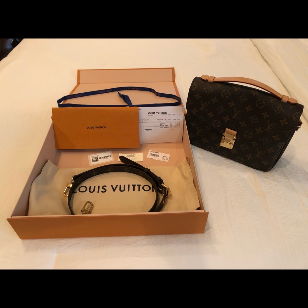 Louis Vuitton pochette metis purse